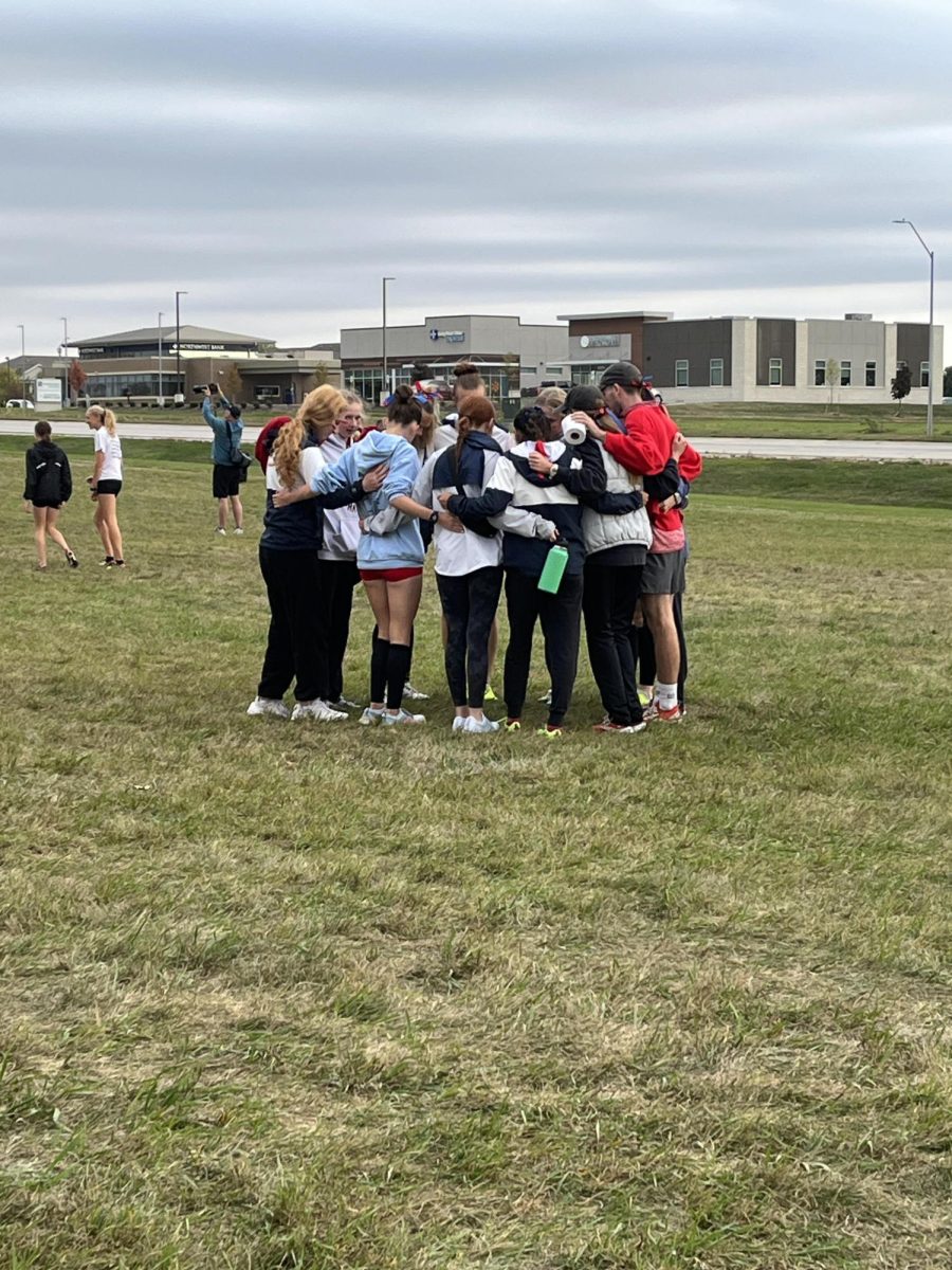 Girls Cross Country team huddle before 2023 conference meet @ DMACC Ankeny Course